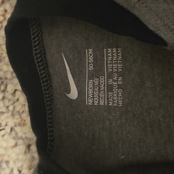 Nike size newborn snap up sleeper - Picture 2 of 4